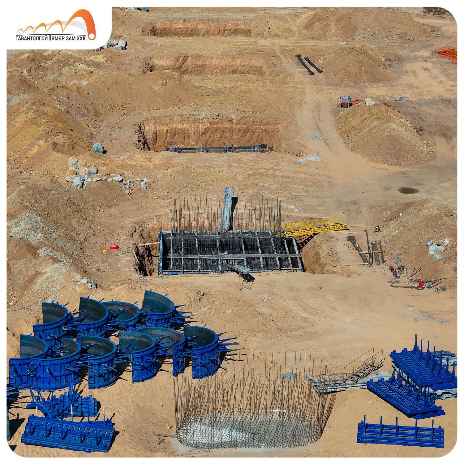 ГАШУУНСУХАЙТ–ГАНЦМОД БООМТЫН ХИЛ ДАМНАСАН ТӨМӨР ЗАМЫН УРТ ГҮҮР, ЖААЗАН ГҮҮР, УС ЗАЙЛУУЛАХ ХООЛОЙН БАРИЛГА УГСРАЛТЫН АЖИЛД ШААРДЛАГАТАЙ АРМАТУР БЭЛДЭЦИЙН АЖИЛ ТӨЛӨВЛӨГӨӨНИЙ ДАГУУ ҮРГЭЛЖИЛЖ БАЙНА