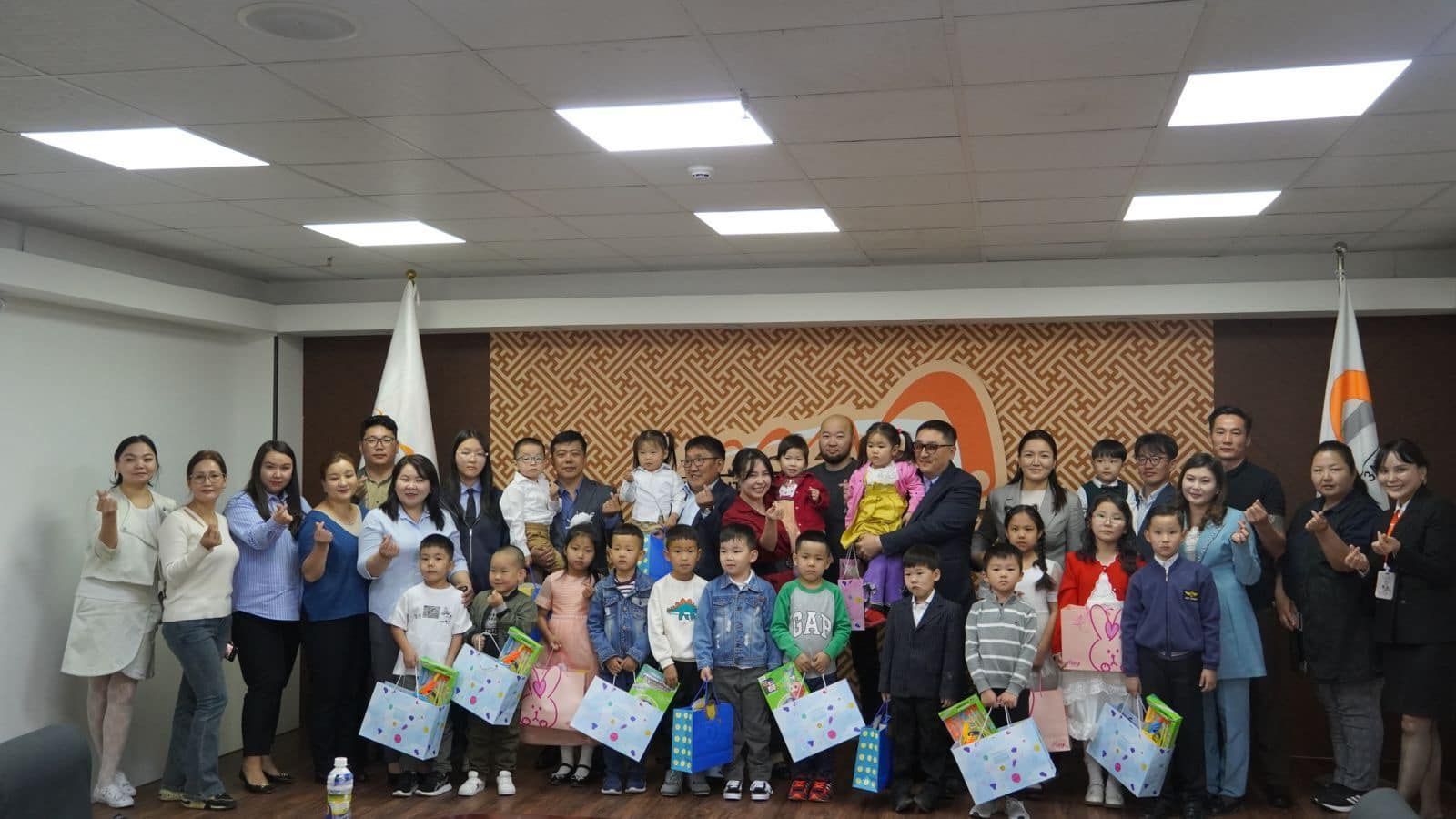 ХҮҮХДИЙН ИНЭЭДЭЭР ЦАЛГИСАН ТАВАНТОЛГОЙ ТӨМӨР ЗАМЧИД