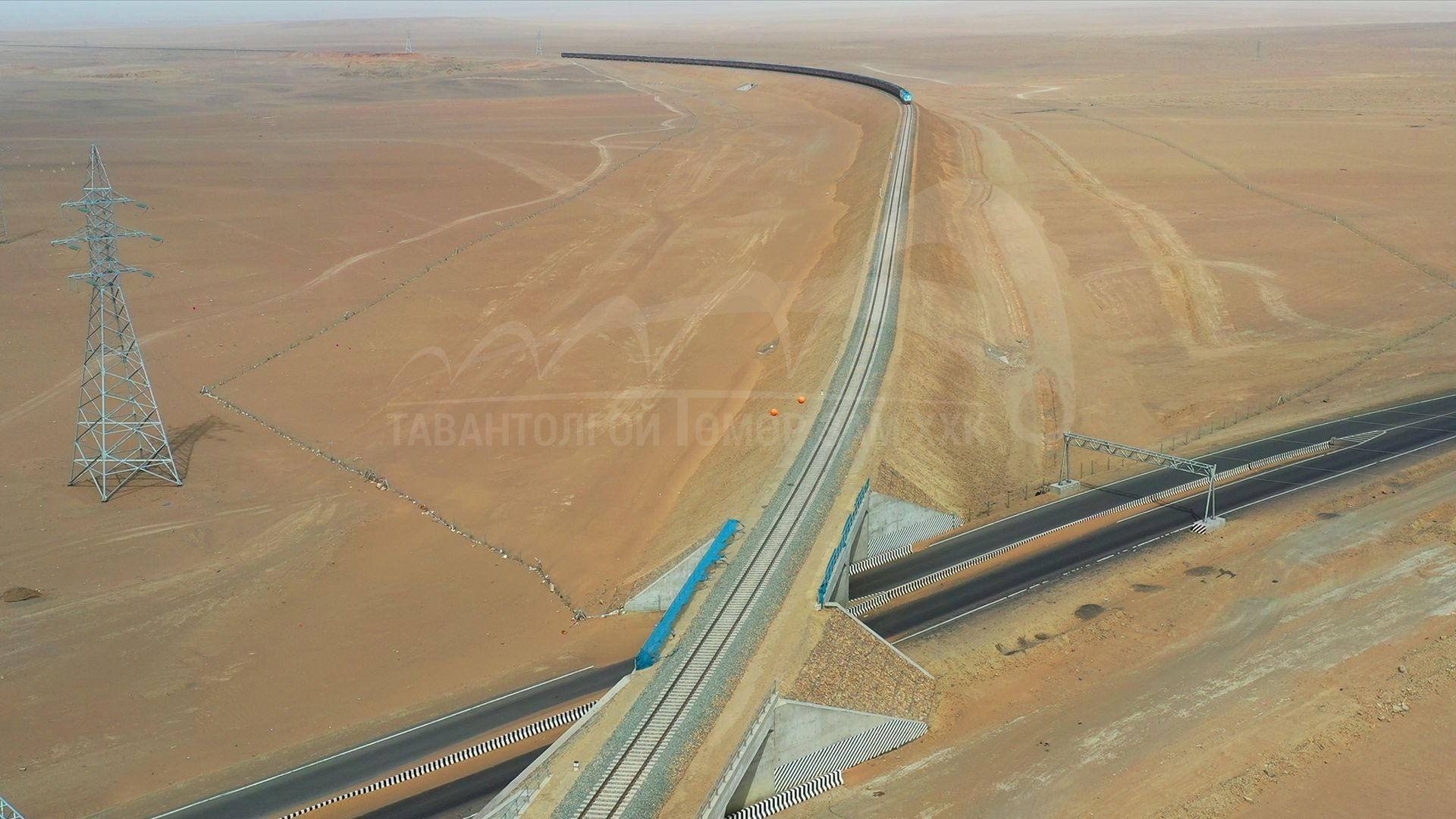 ХОЛБОЛТЫН ТӨМӨР ЗАМЫГ АШИГЛАЛТАД ОРУУЛСНААР ТӨМӨР ЗАМААР ТЭЭВЭРЛЭХ АЧААНЫ ХЭМЖЭЭ 3.5 ДАХИН НЭМЭГДЭНЭ