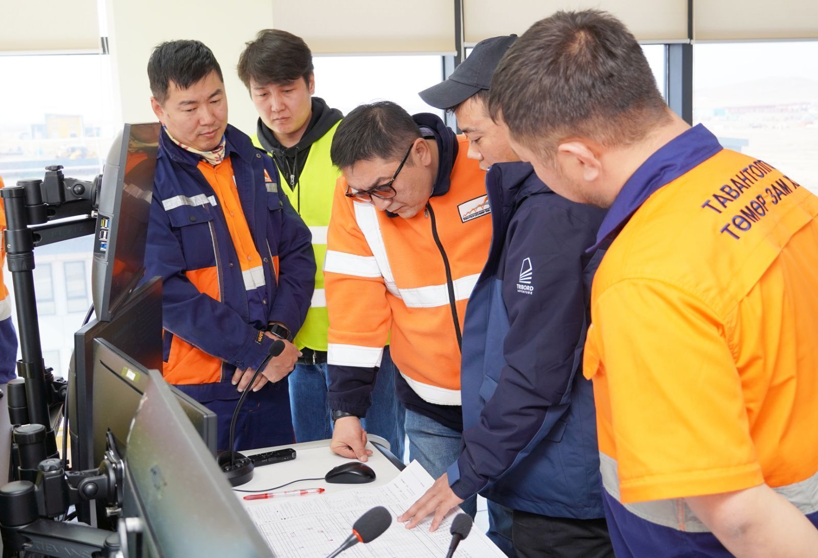 ГҮЙЦЭТГЭХ ЗАХИРАЛ Н.БУДБАЯР: АЧАА ТЭЭВРИЙН ХЭМЖЭЭГ НЭМЭГДҮҮЛЭХ, АЖИЛЧДЫН АЖИЛЛАХ, АМРАХ ТААТАЙ ОРЧИНГ БҮРДҮҮЛЭХЭД АНХААРЧ АЖИЛЛАЖ БАЙНА