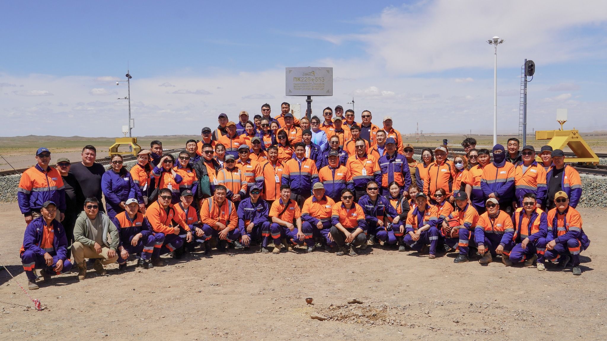 ГАШУУНСУХАЙТ-ГАНЦМОД БООМТЫН ХИЛ ДАМНАСАН ТӨМӨР ЗАМЫН БҮТЭЭН БАЙГУУЛАЛТ ГАРААНААС ХӨДӨЛЛӨӨ