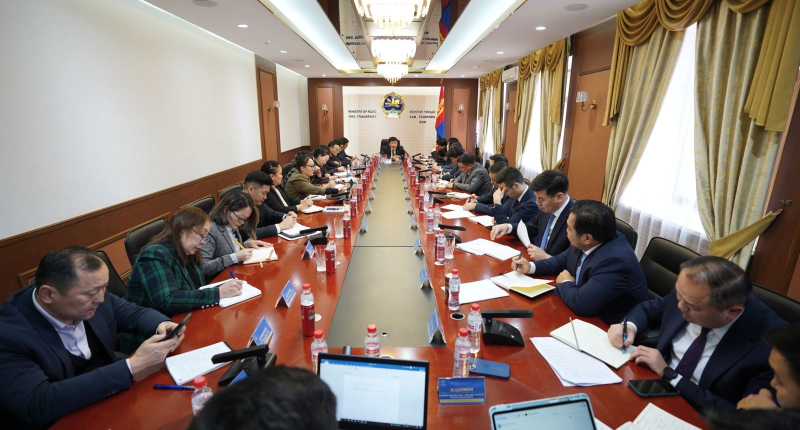 ГАНЦМОД-ГАШУУНСУХАЙТЫН ХИЛ ХОЛБОЛТЫН ТӨМӨР ЗАМЫН ТӨСЛИЙН АЖЛЫГ ИДЭВХЖҮҮЛЭХ ХҮРЭЭНД ХААЛТТАЙ БҮСИЙН ЖУРМЫГ ХЭЛЭЛЦЭЖ БАТЛАХ АСУУДЛЫГ ШУУРХАЙЛАХЫГ ҮҮРЭГ БОЛГОЛОО