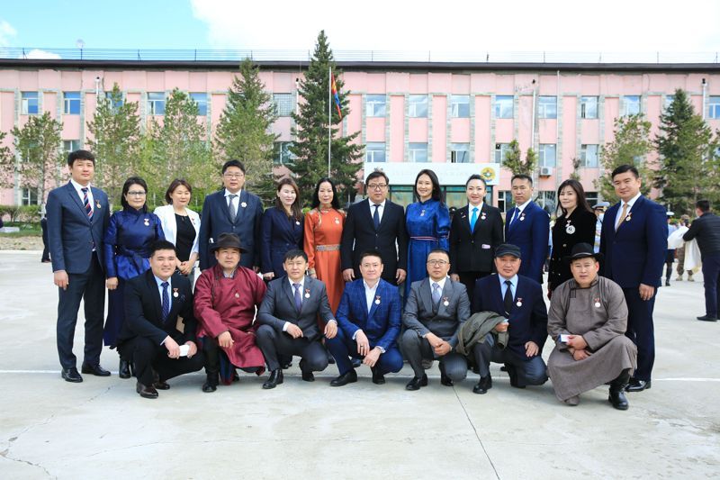 ҮНДЭСНИЙ БҮТЭЭН БАЙГУУЛАГЧИД ТӨРИЙН ОДОН МЕДАЛИАР ШАГНАГДЛАА