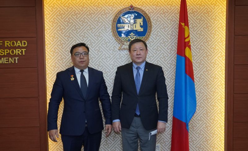 ЗАМ, ТЭЭВРИЙН САЛБАРААС ТӨРСӨН ТӨРИЙН ДЭЭД ОДОН, МЕДАЛЬТНУУДАД ХҮНДЭТГЭЛ ҮЗҮҮЛЭВ