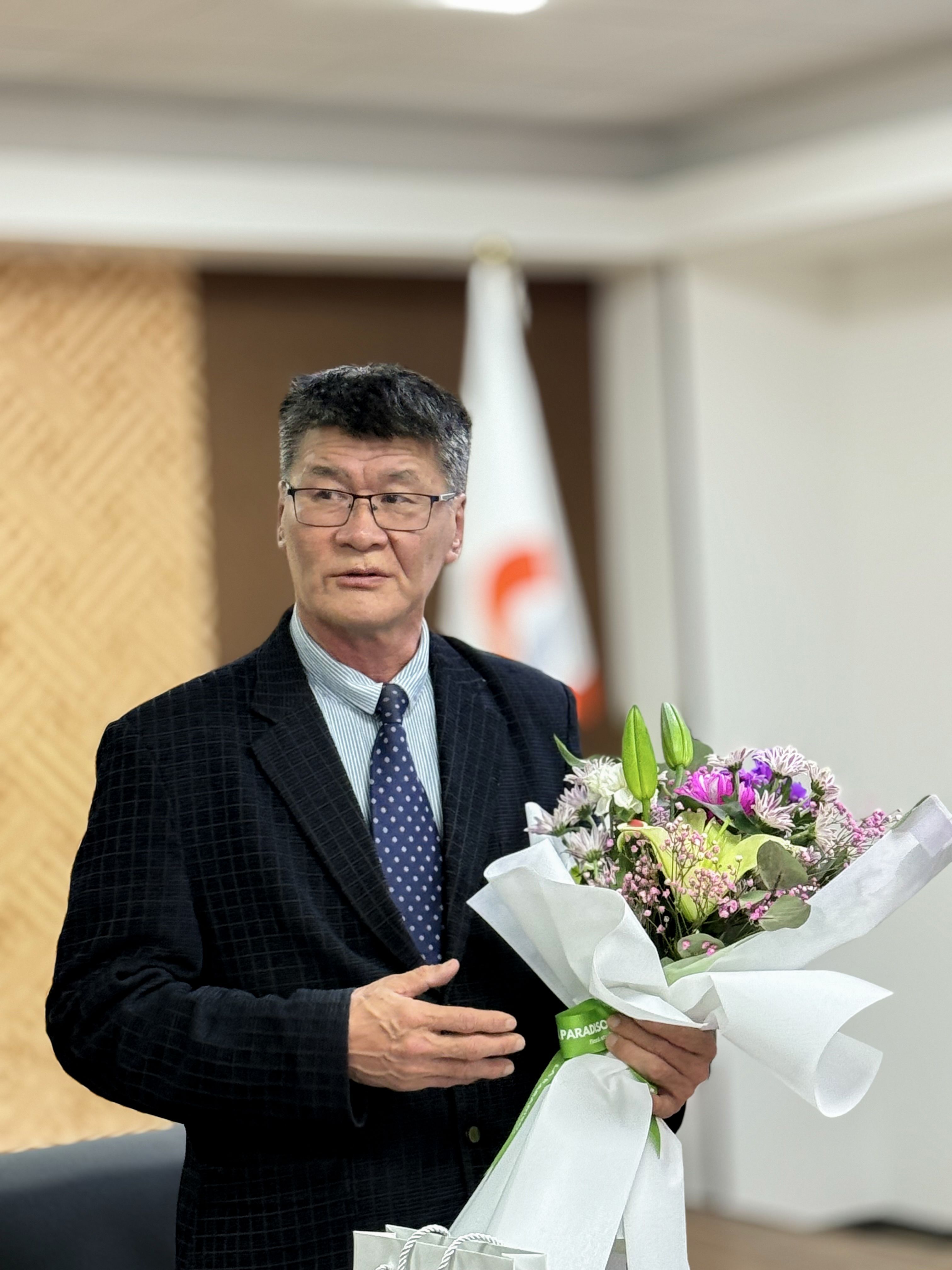 “ТАВАНТОЛГОЙ ТӨМӨР ЗАМ” ХХК-ИЙН АХМАД АЖИЛТАНД ХАМТ ОЛОН НЬ ХҮНДЭТГЭЛ ҮЗҮҮЛЛЭЭ