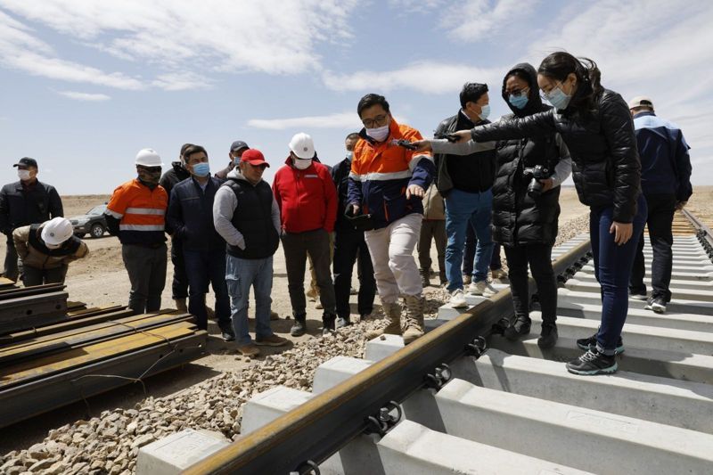Монгол Улсын Ерөнхийлөгч Х.Баттулга төмөр замын бүтээн байгуулалтын ажилтай танилцлаа