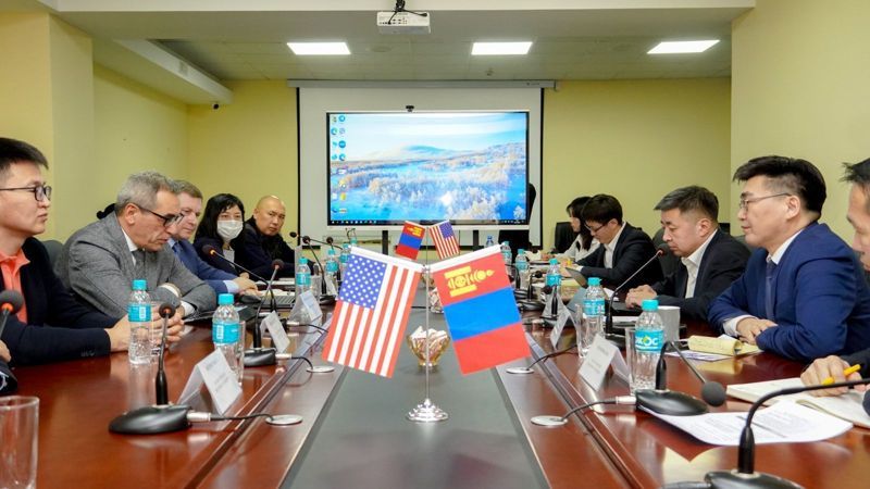 ХӨДЛӨХ БҮРЭЛДЭХҮҮНИЙ АСУУДЛААР САНАЛ СОЛИЛЦЛОО