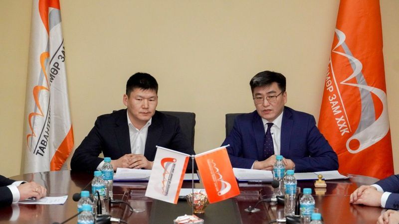 “ТАВАНТОЛГОЙ ТӨМӨР ЗАМ” ХХК ЭНЭ ОНД 5 САЯ.ТОНН АЧАА ТЭЭВЭРЛЭХ ЗОРИЛТ ТАВИН АЖИЛЛАЖ БАЙНА