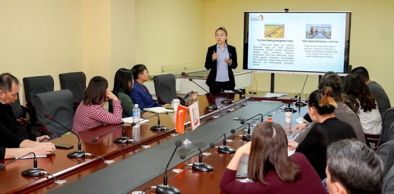 ЧИГЛҮҮЛЭХ СУРГАЛТАД 30 ОРЧИМ АЖИЛТАН ХАМРАГДАВ