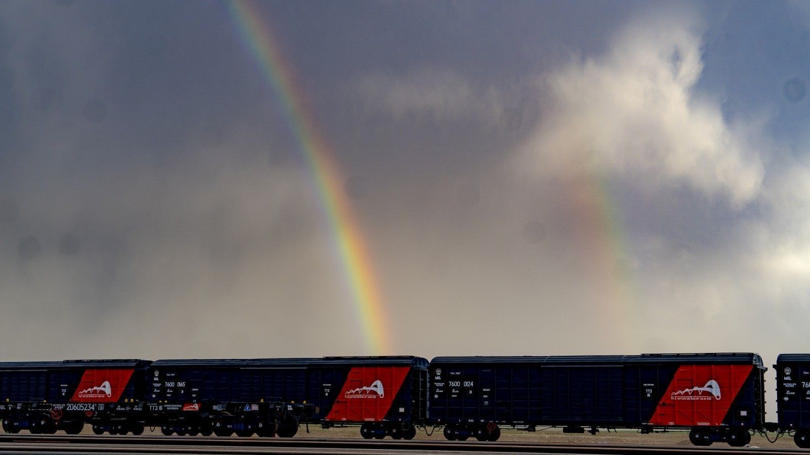 ТАВАНТОЛГОЙ-ГАШУУНСУХАЙТ ЧИГЛЭЛИЙН ТӨМӨР ЗАМЫН ТӨСЛИЙН ХҮРЭЭНД НИЙЛҮҮЛЭГДЭХ 811 ВАГОНЫГ ХҮЛЭЭН АВЧ ДУУСЛАА