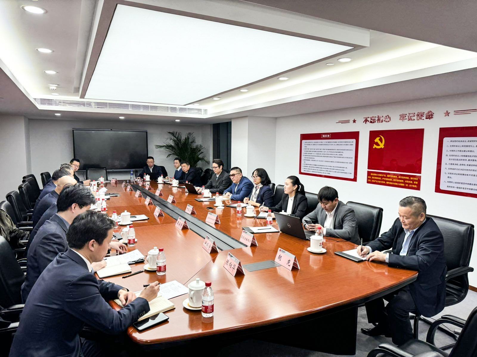 ГАШУУНСУХАЙТ-ГАНЦМОД ХИЛ ДАМНАСАН ТӨМӨР ЗАМЫН БАРИЛГА УГСРАЛТЫН АЖЛЫГ ЭНЭ ОНЫ 4 ДҮГЭЭР САРД ЭХЛҮҮЛНЭ