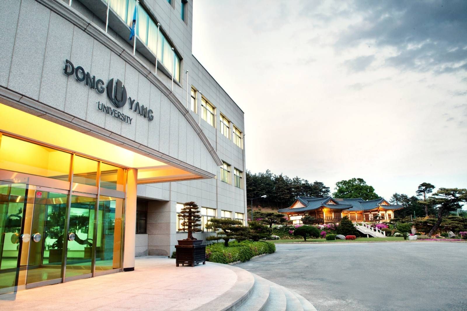 БНСУ-ЫН ТӨМӨР ЗАМЫН ДУНЬЯНИЙ ИХ СУРГУУЛЬД  ТЭТГЭЛЭГТ ХӨТӨЛБӨРӨӨР СУРАЛЦАХЫГ УРЬЖ БАЙНА