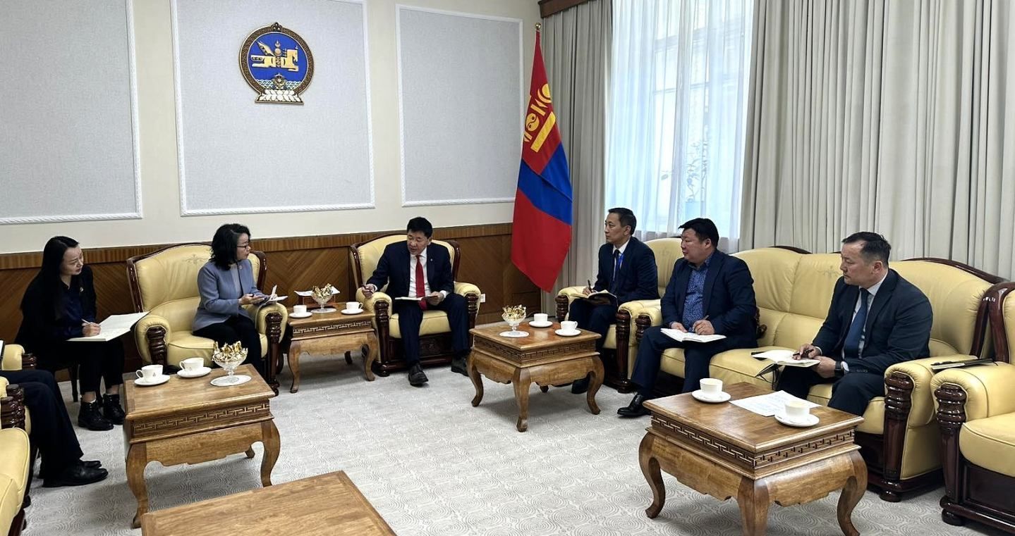 Зам, тээврийн сайд Б.Дэлгэрсайхан БНХАУ-аас Монгол Улсад суугаа Элчин сайд Шэнь Минь Жуаньтай уулзлаа